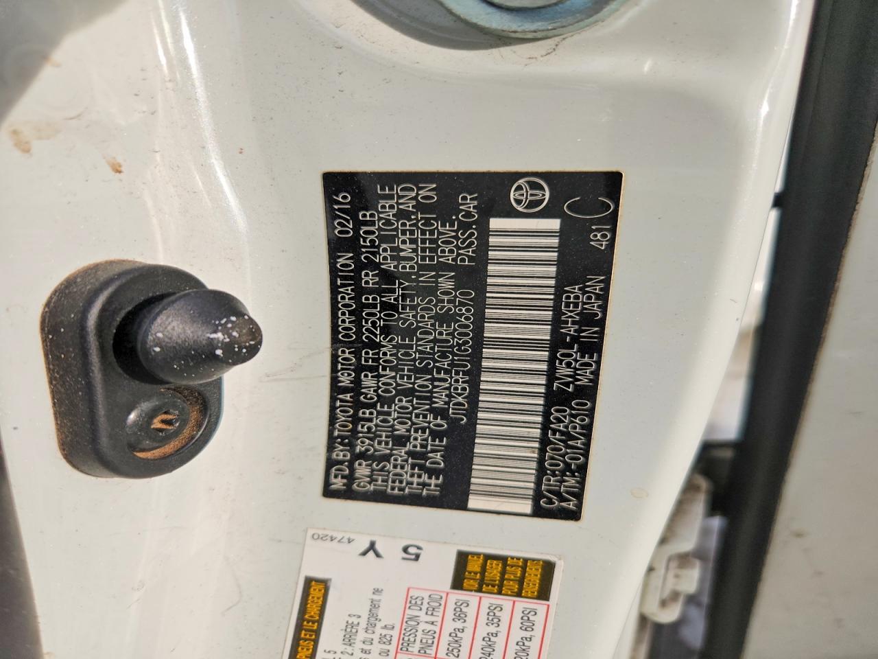 2016 TOYOTA PRIUS photo 12
