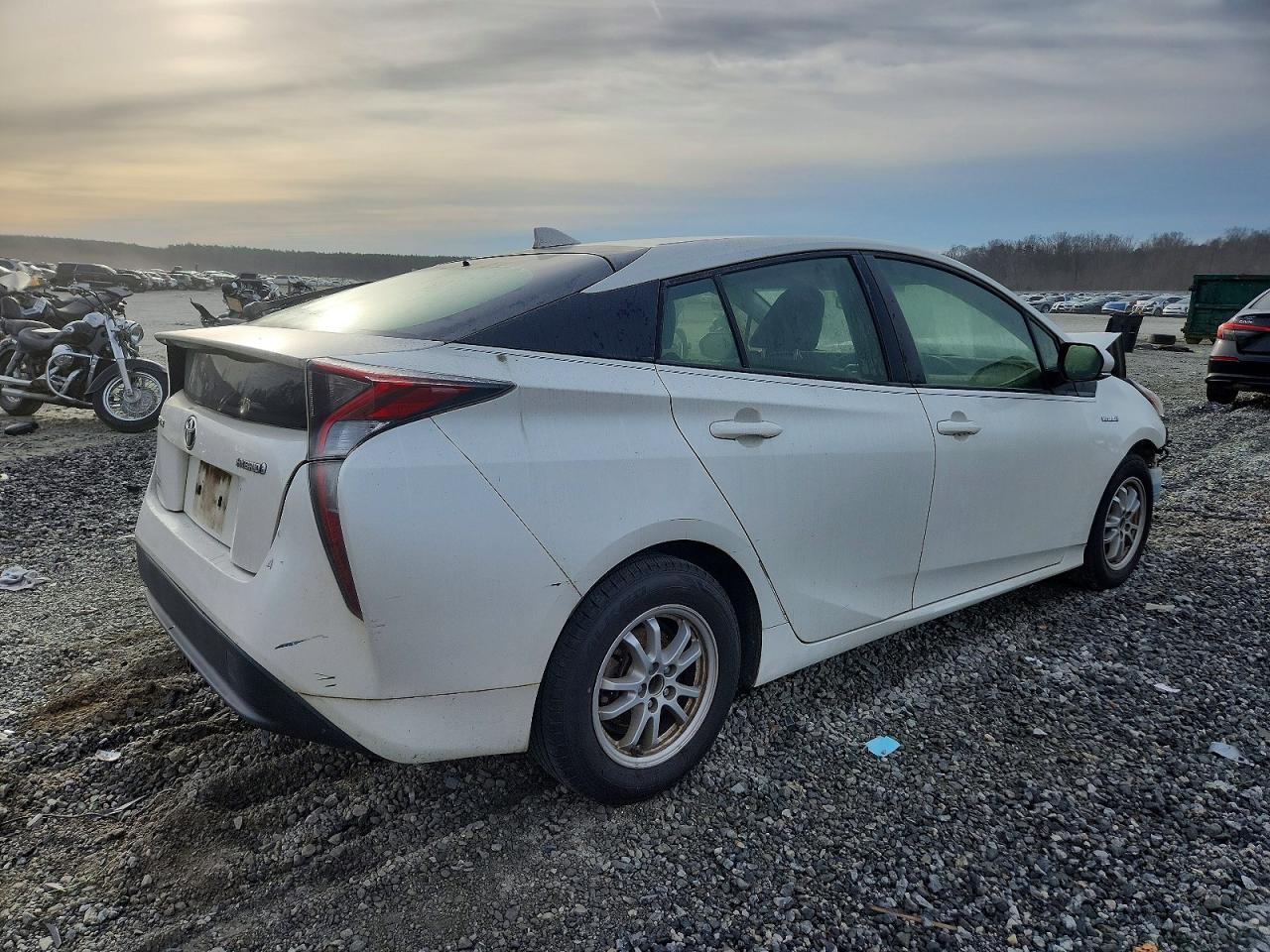 2016 TOYOTA PRIUS photo 3