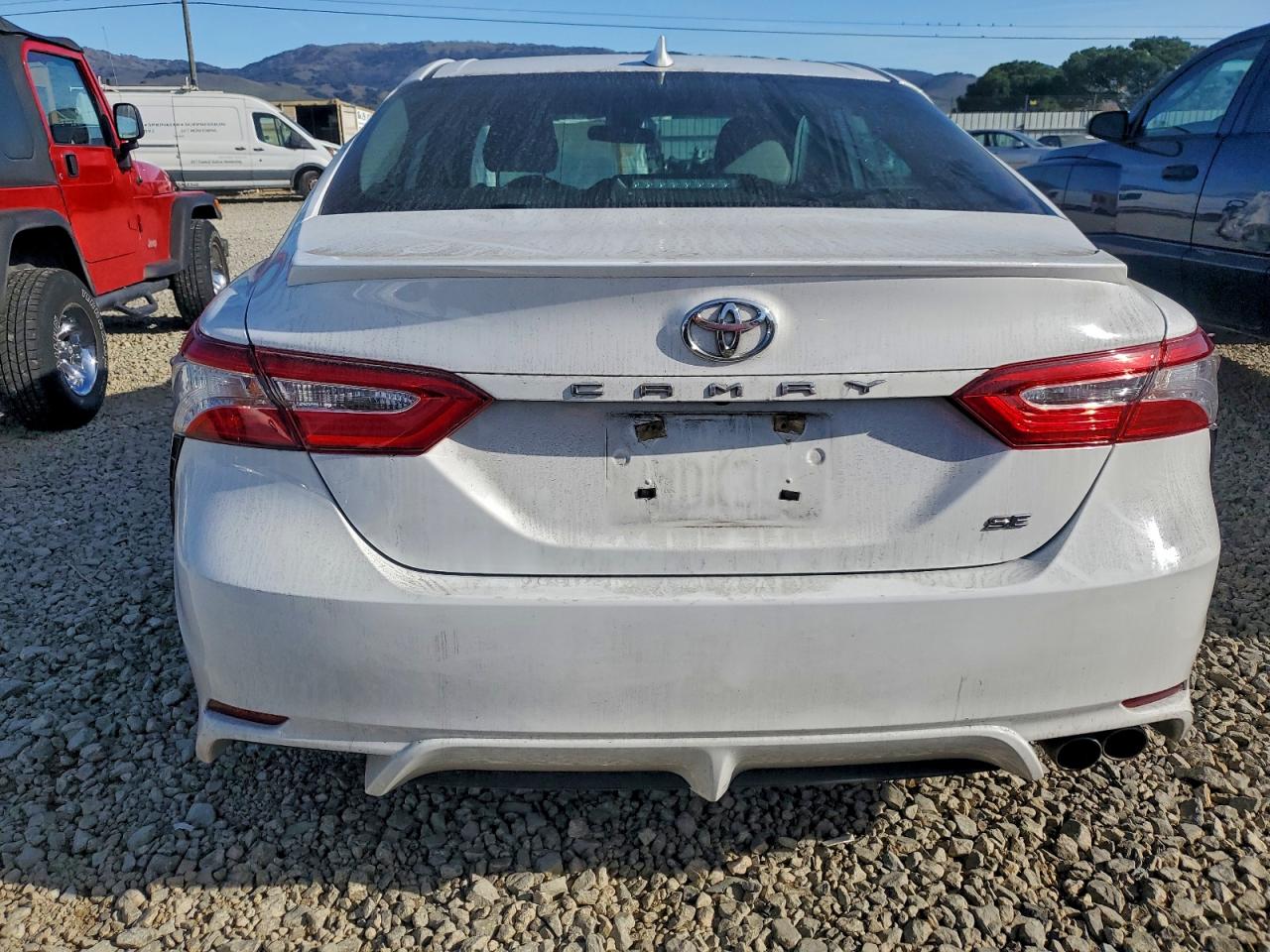 2020 TOYOTA CAMRY SE photo 6