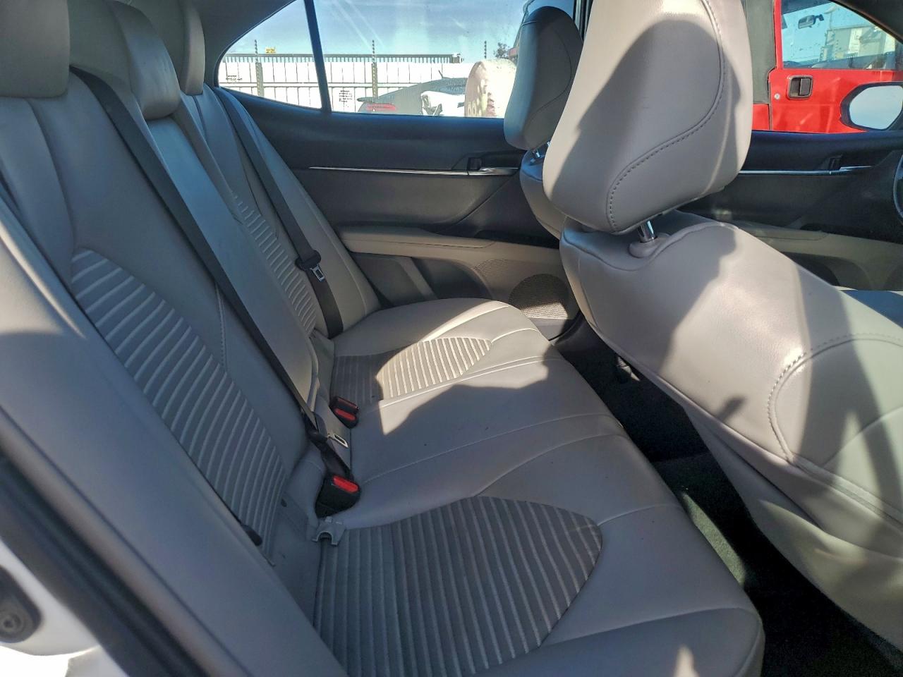 2020 TOYOTA CAMRY SE photo 10