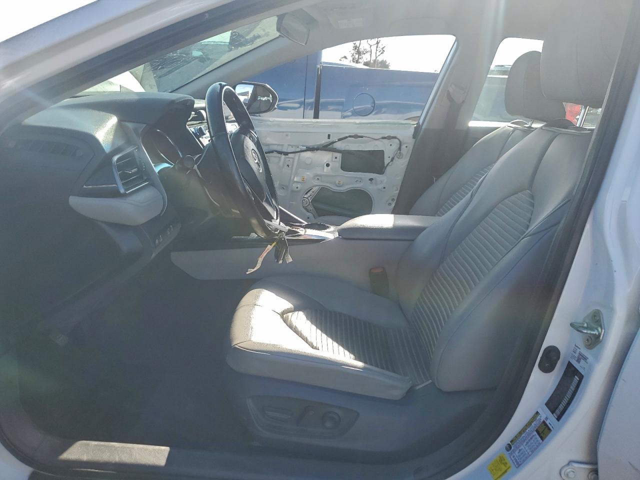 2020 TOYOTA CAMRY SE photo 7