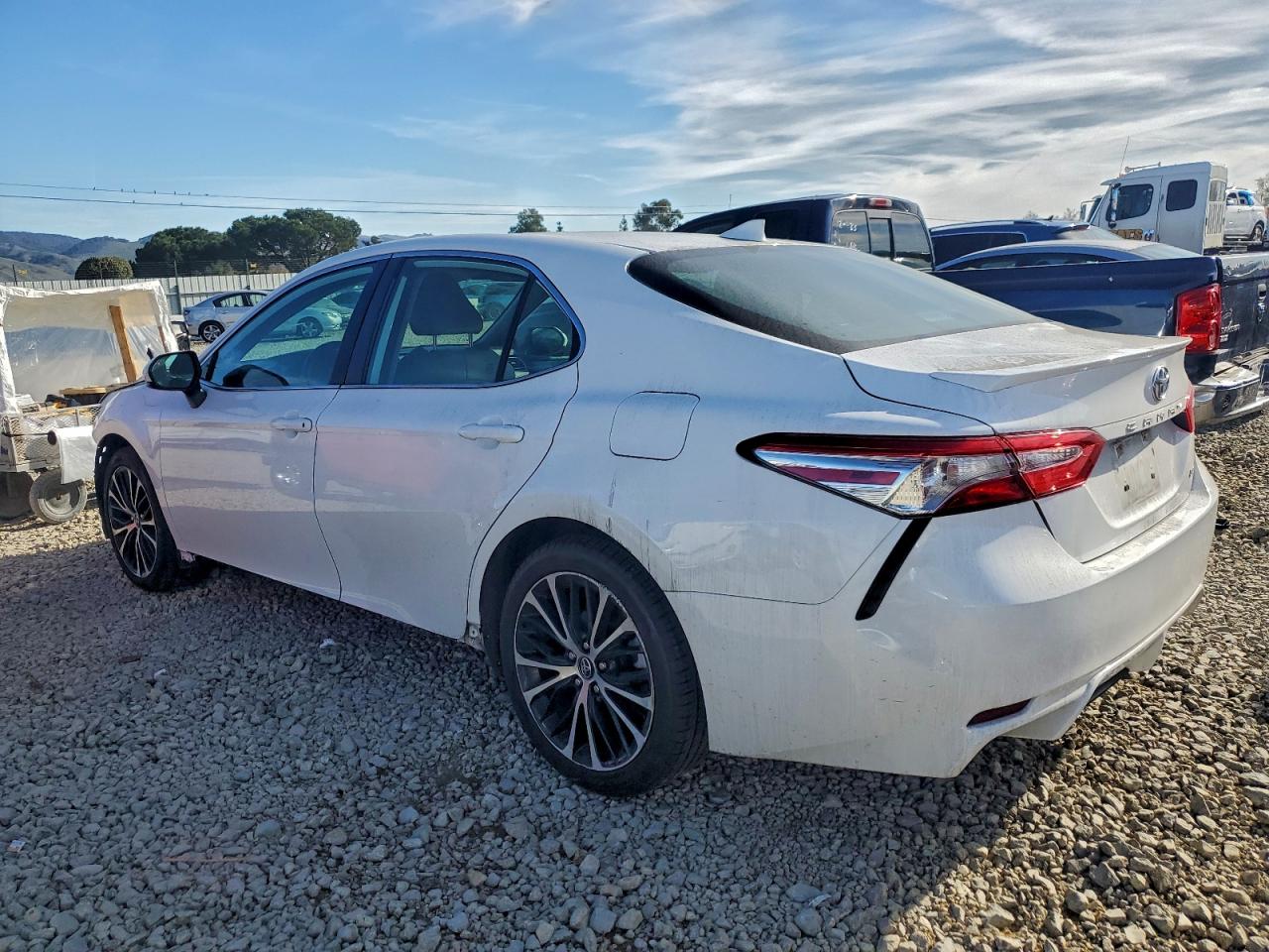 2020 TOYOTA CAMRY SE photo 2