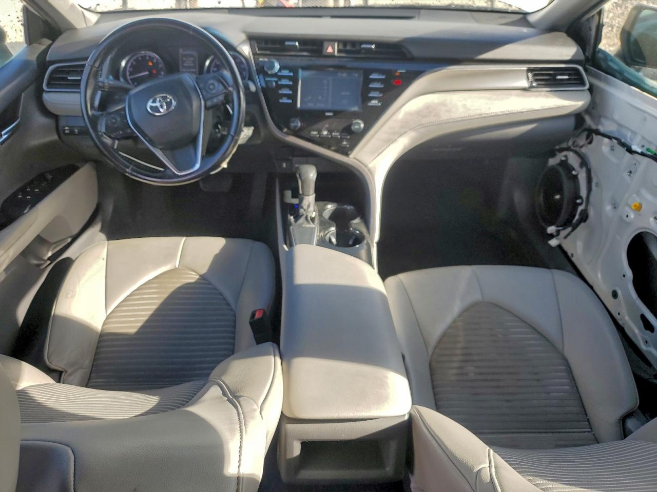 2020 TOYOTA CAMRY SE photo 8