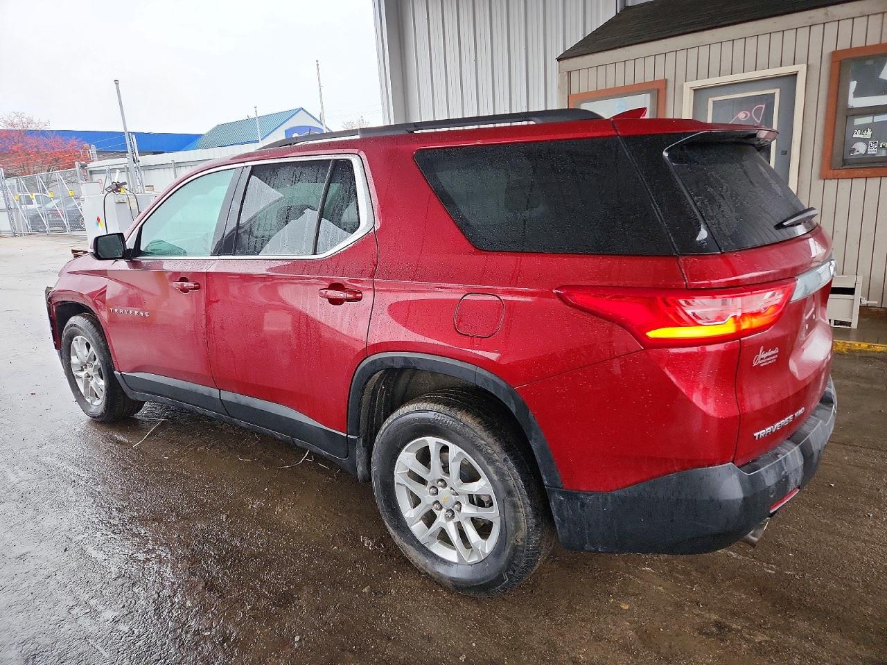 2020 CHEVROLET TRAVERSE LT photo 2