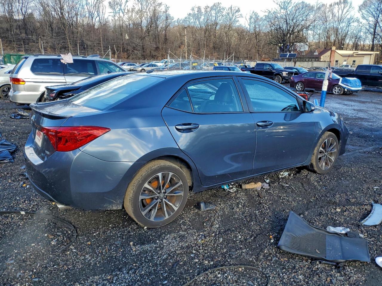 2018 TOYOTA COROLLA L photo 3