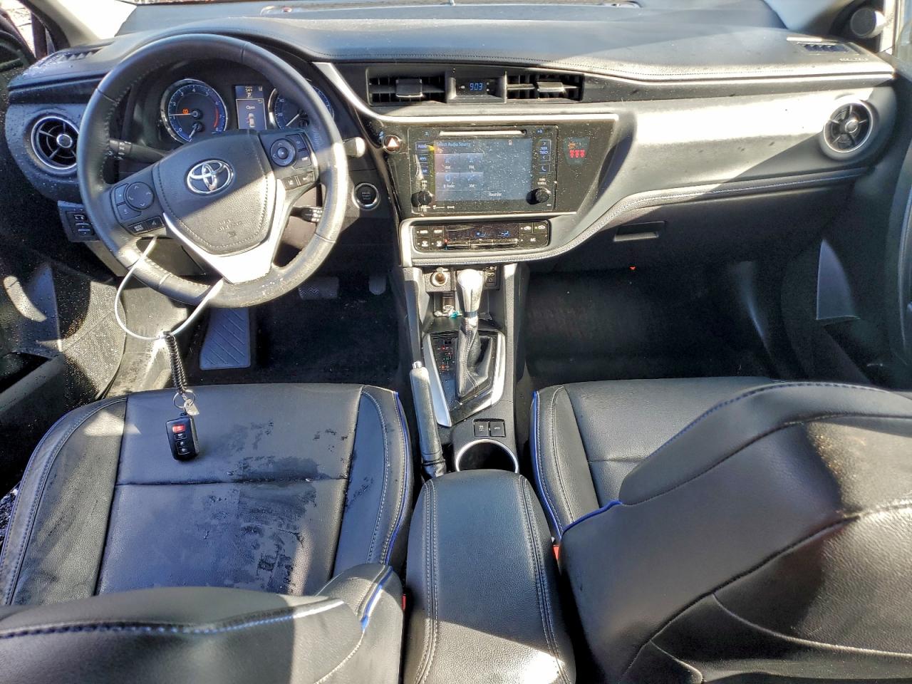 2018 TOYOTA COROLLA L photo 8