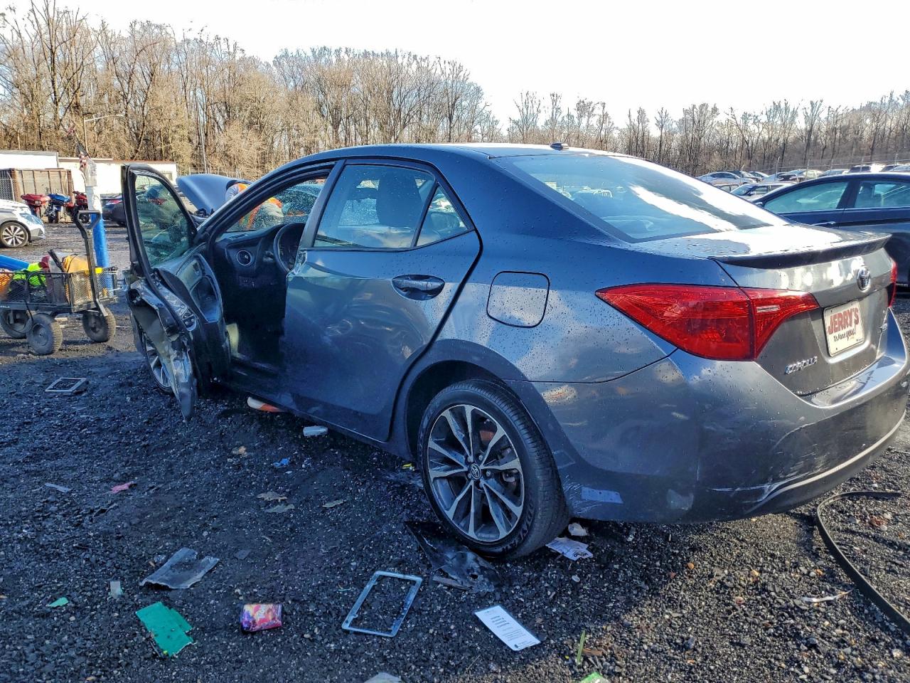 2018 TOYOTA COROLLA L photo 2