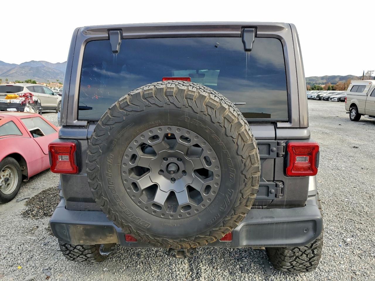 2018 JEEP WRANGLER UNLIMITED SAHARA photo 6