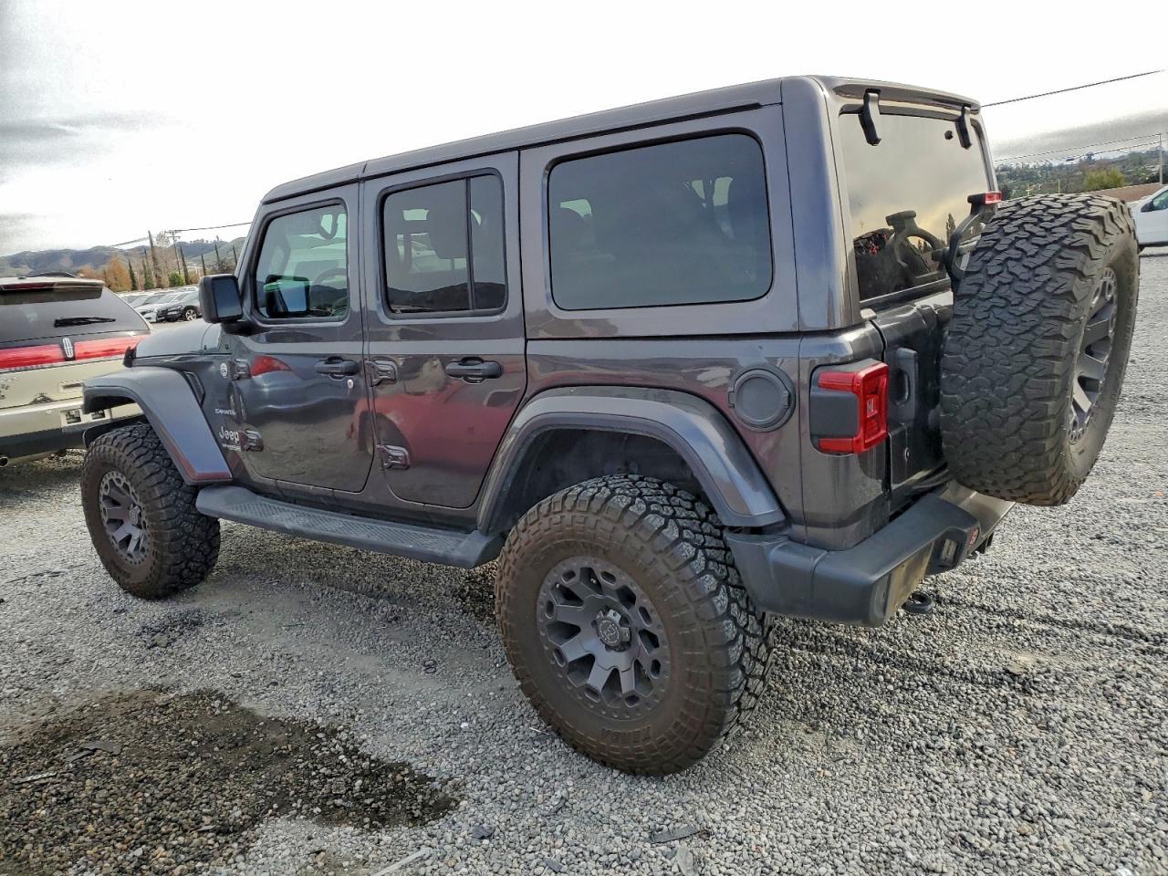 2018 JEEP WRANGLER UNLIMITED SAHARA photo 2