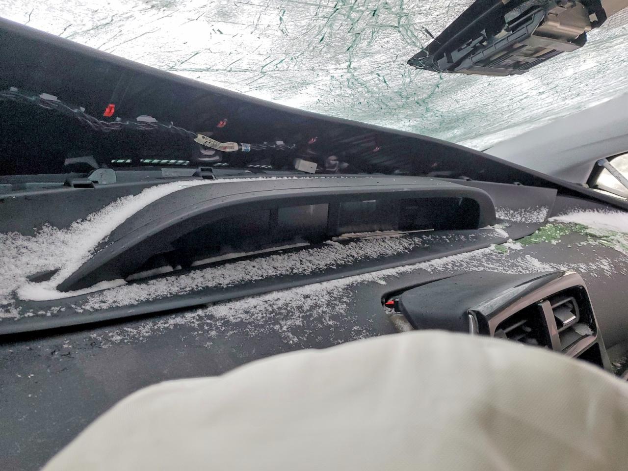 2019 TOYOTA PRIUS photo 9