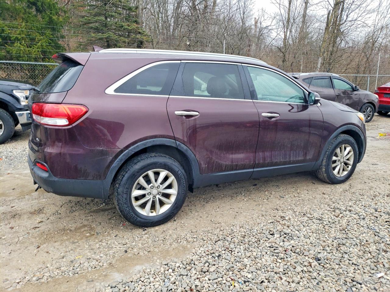 2016 KIA SORENTO LX photo 3