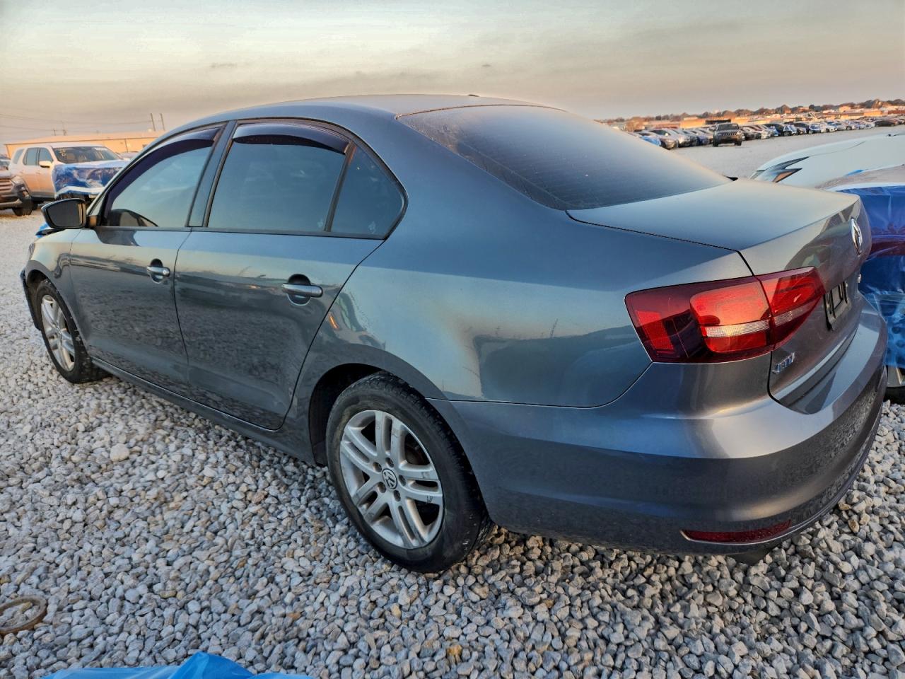 2018 VOLKSWAGEN JETTA S photo 2