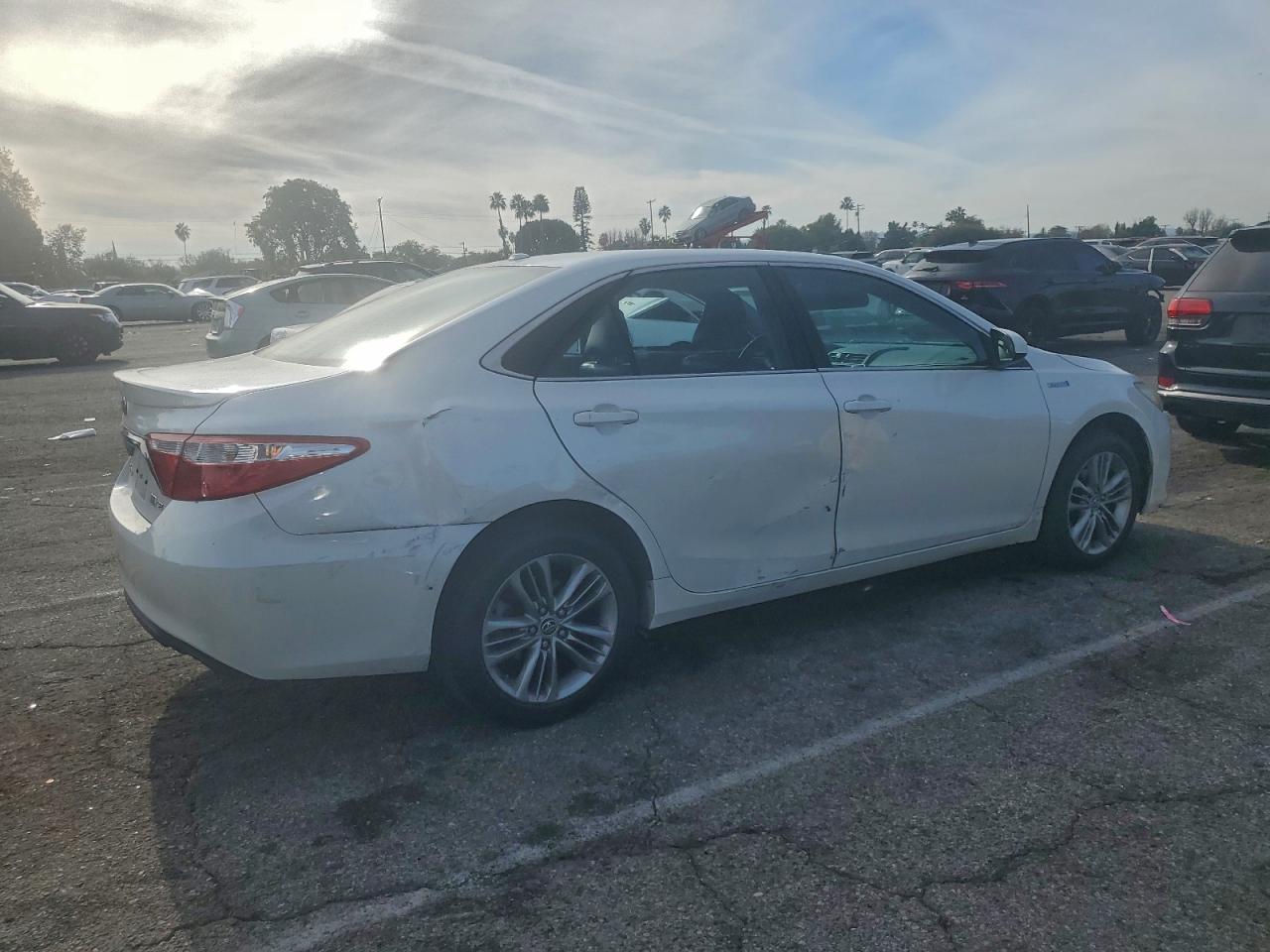 2016 TOYOTA CAMRY HYBRID photo 3