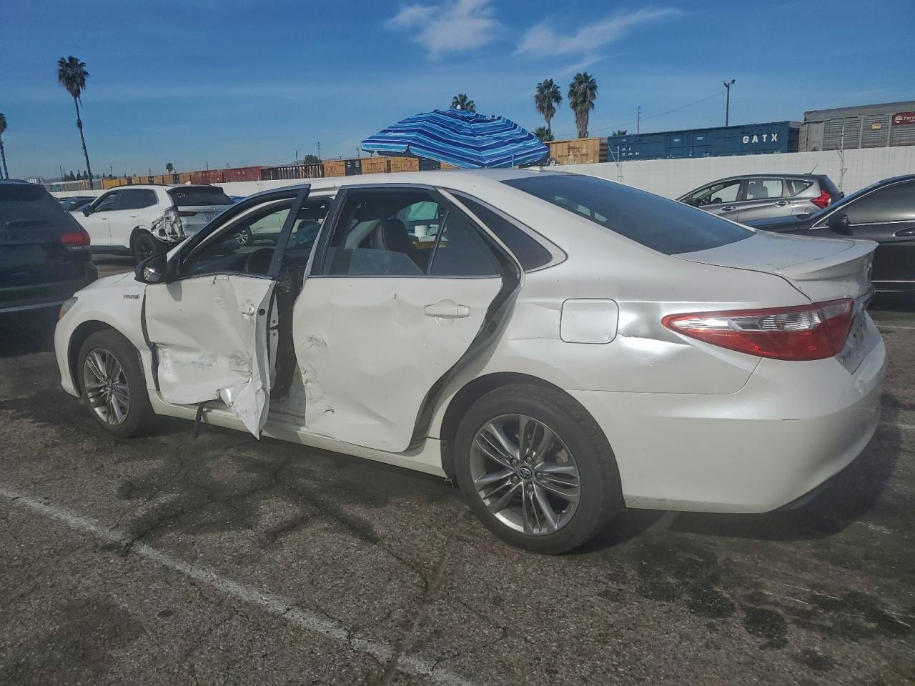 2016 TOYOTA CAMRY HYBRID photo 2