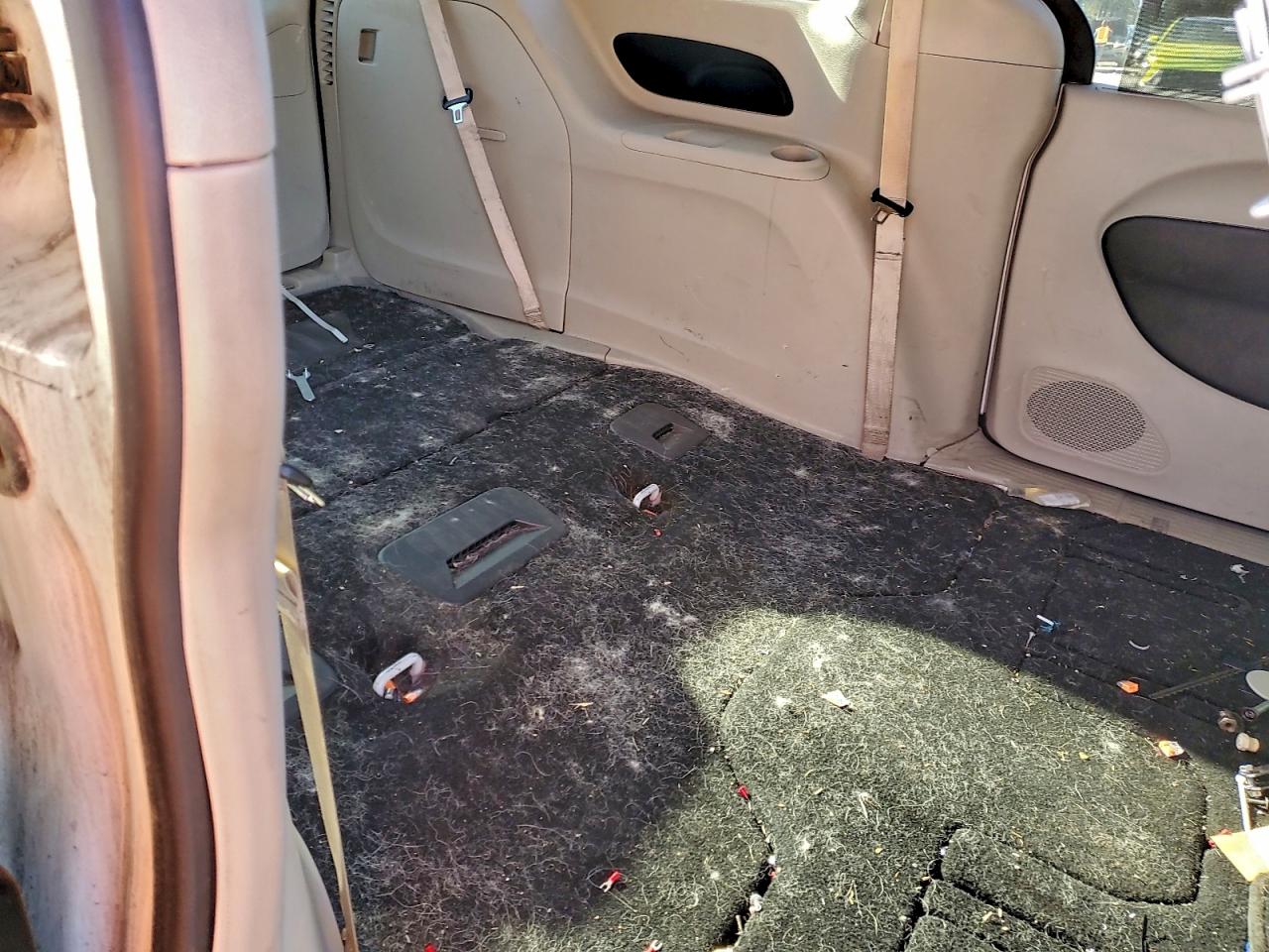 2020 CHRYSLER VOYAGER LXI photo 11