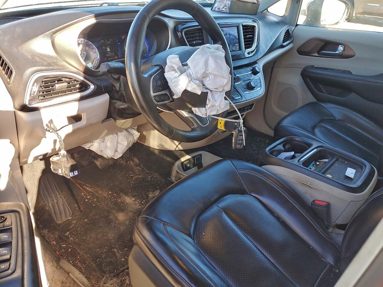 2020 CHRYSLER VOYAGER LXI photo 8
