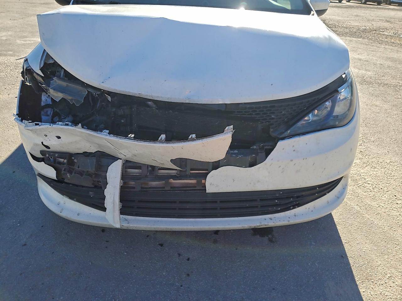 2020 CHRYSLER VOYAGER LXI photo 12