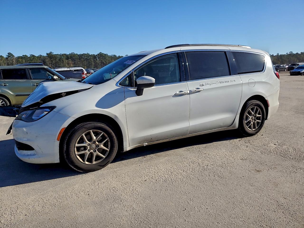 2020 CHRYSLER VOYAGER