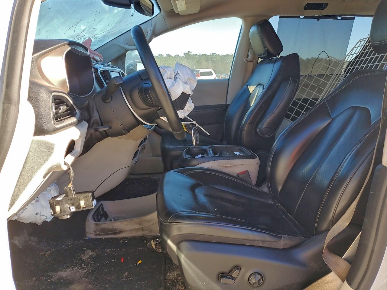 2020 CHRYSLER VOYAGER LXI photo 7