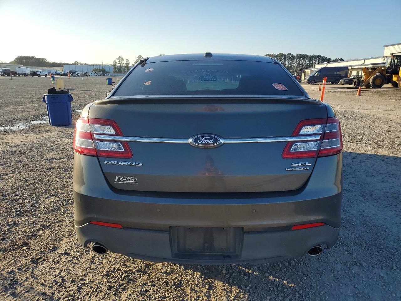 2016 FORD TAURUS SEL photo 11