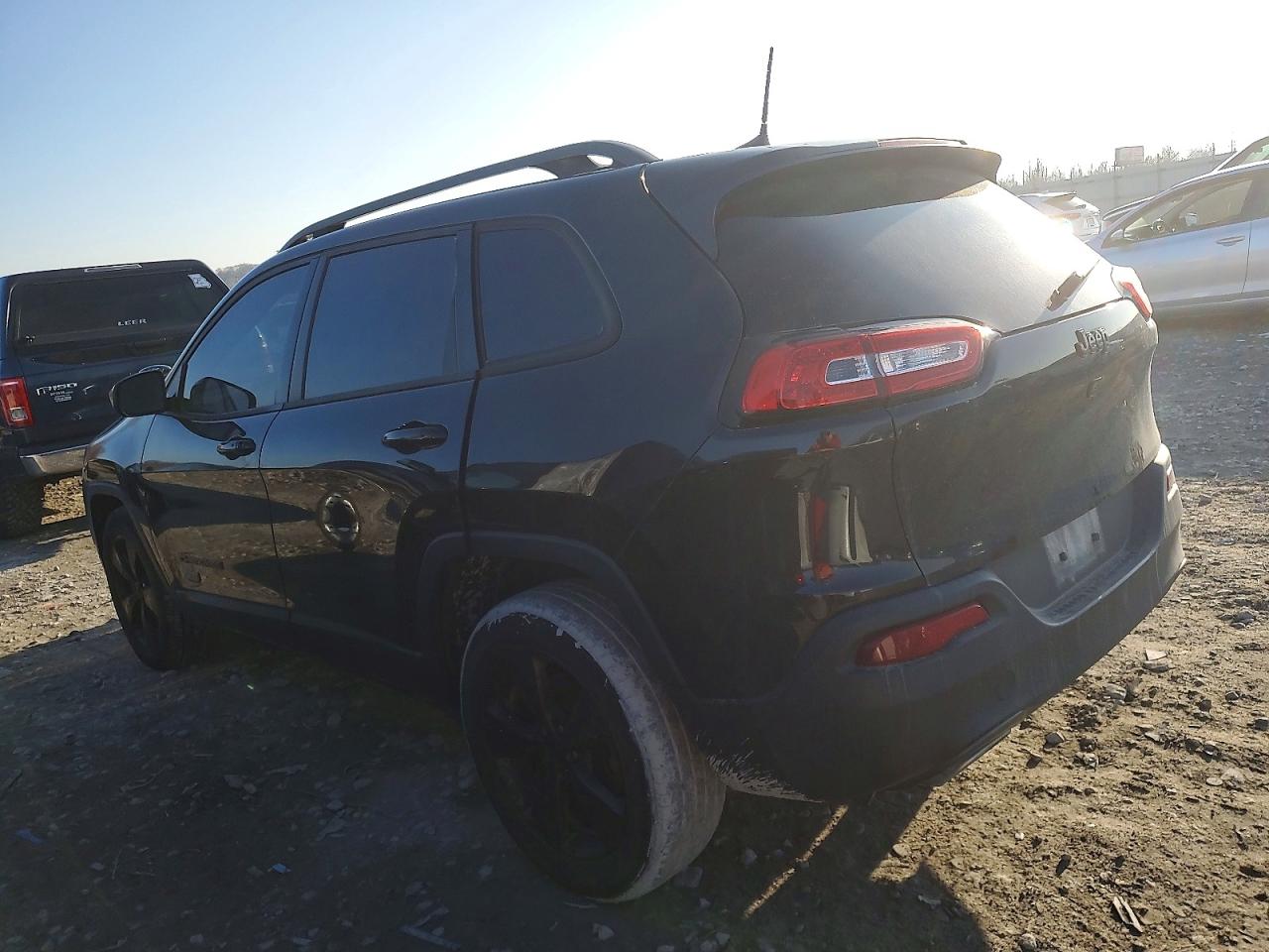 2016 JEEP CHEROKEE LATITUDE photo 2