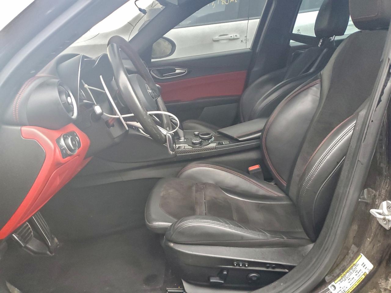 2017 ALFA ROMEO GIULIA QUADRIFOGLIO photo 13