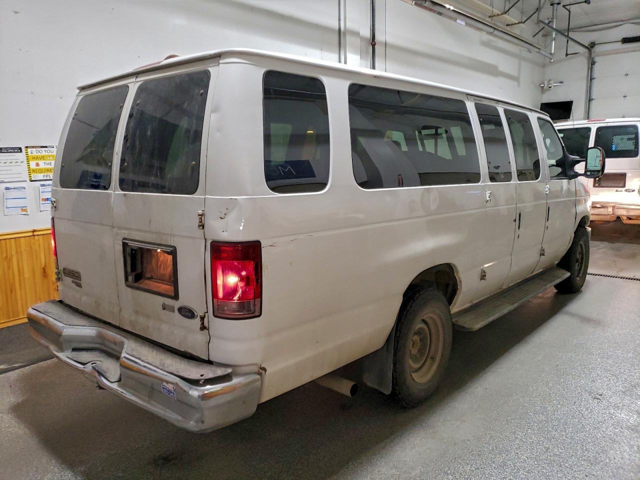 2011 FORD ECONOLINE E350 SUPER DUTY WAGON photo 3