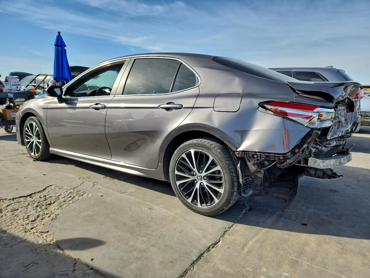 2018 TOYOTA CAMRY L photo 2