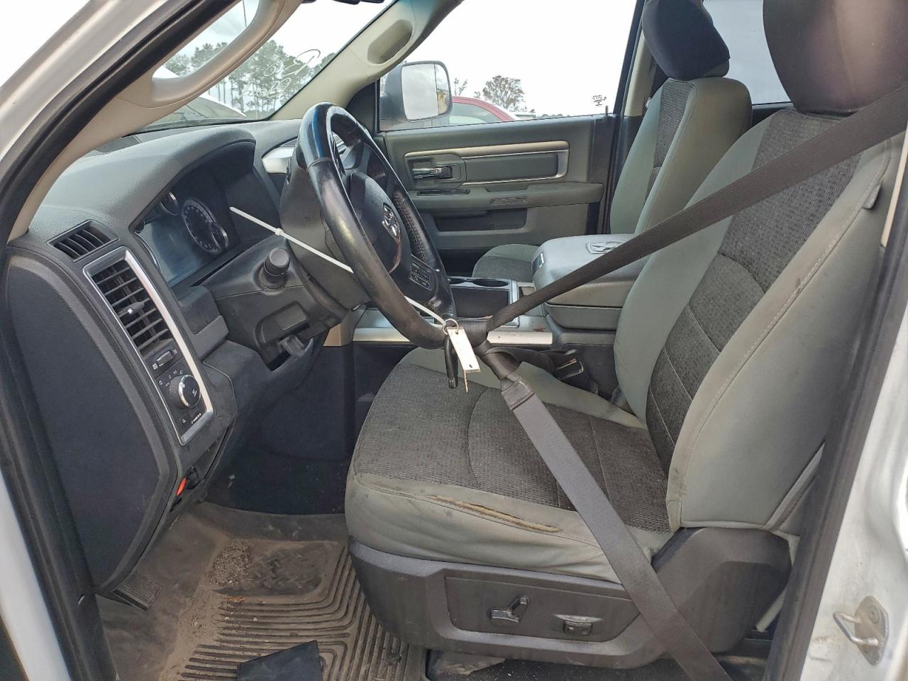 2014 RAM 1500 SLT photo 7