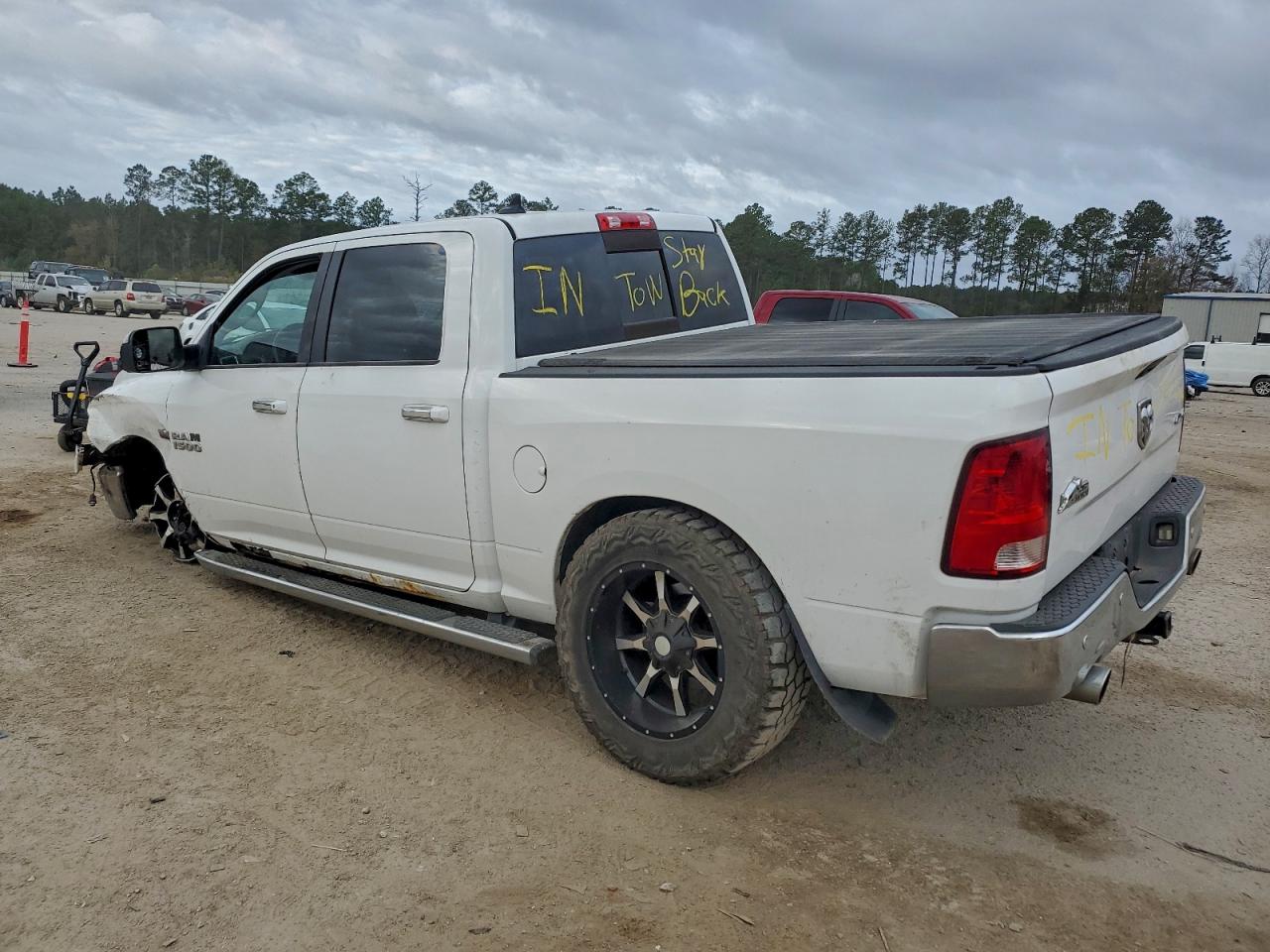 2014 RAM 1500 SLT photo 2