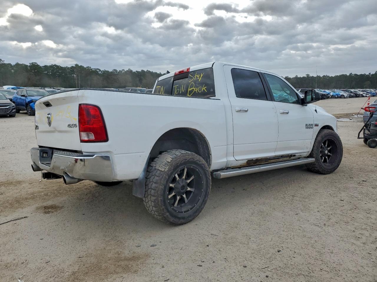 2014 RAM 1500 SLT photo 3