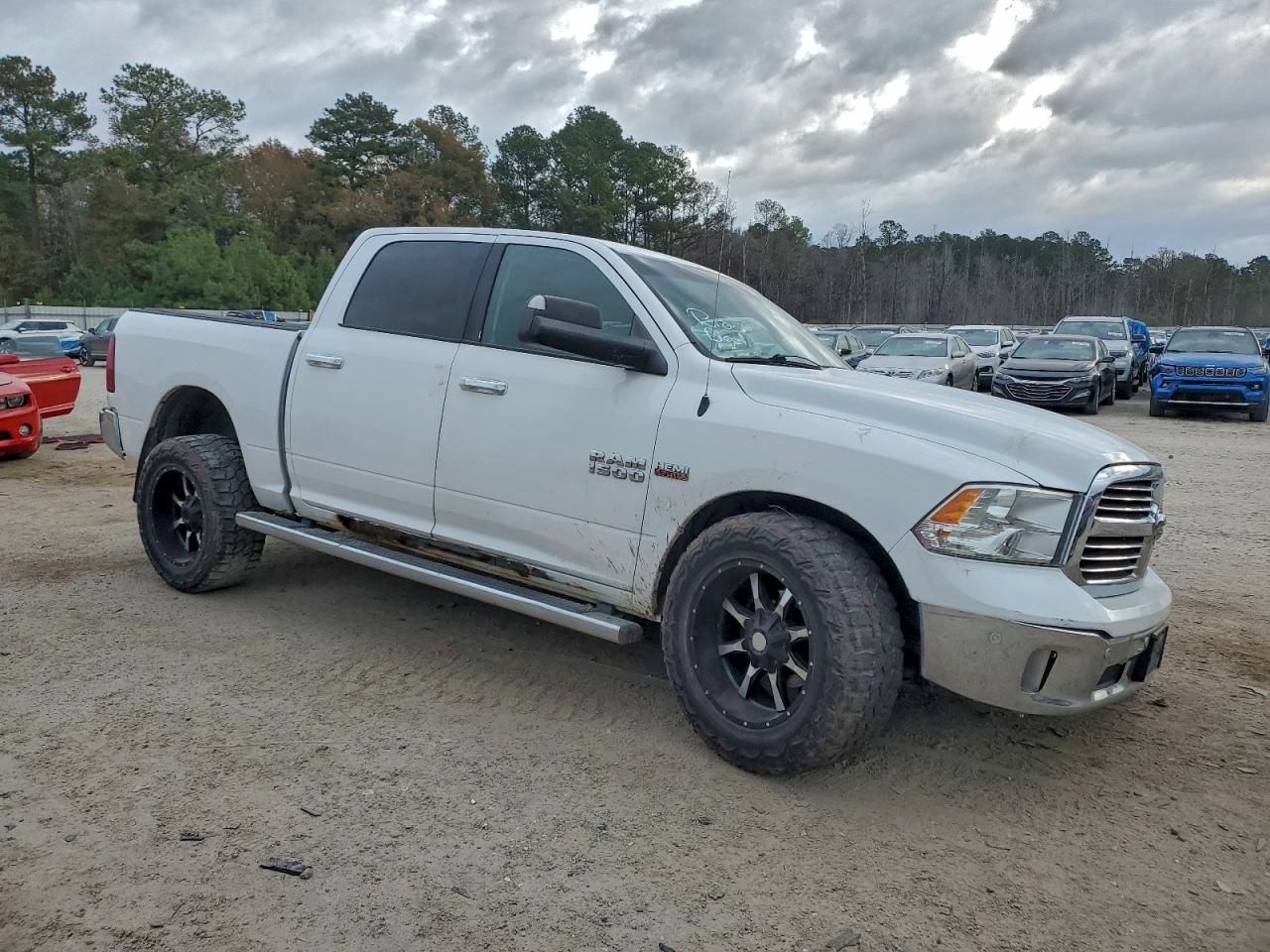 2014 RAM 1500 SLT photo 4