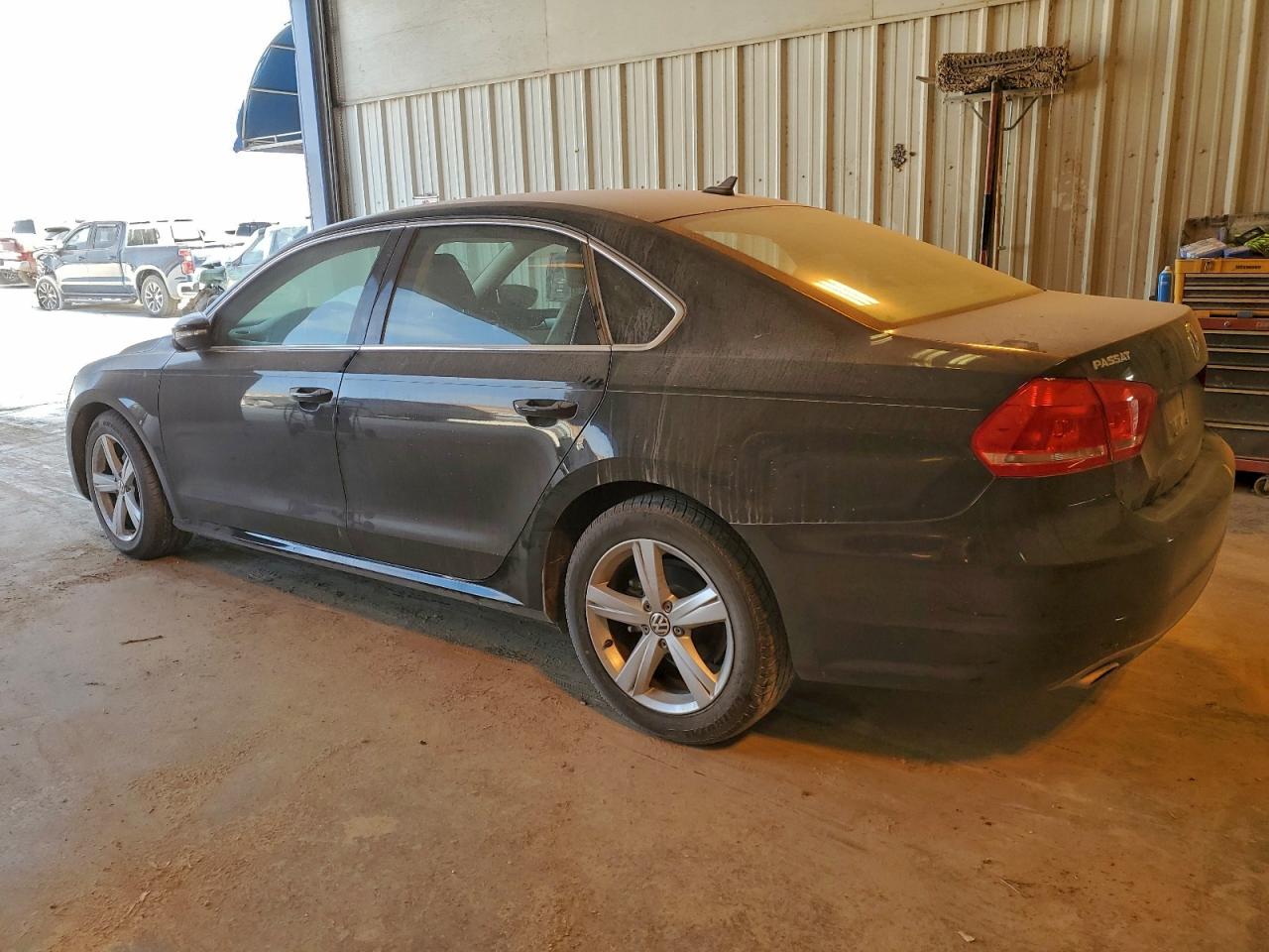 2012 VOLKSWAGEN PASSAT SE photo 2