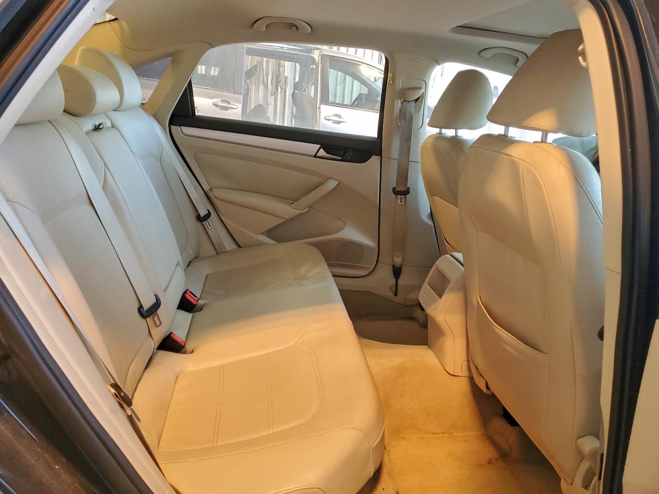 2012 VOLKSWAGEN PASSAT SE photo 10