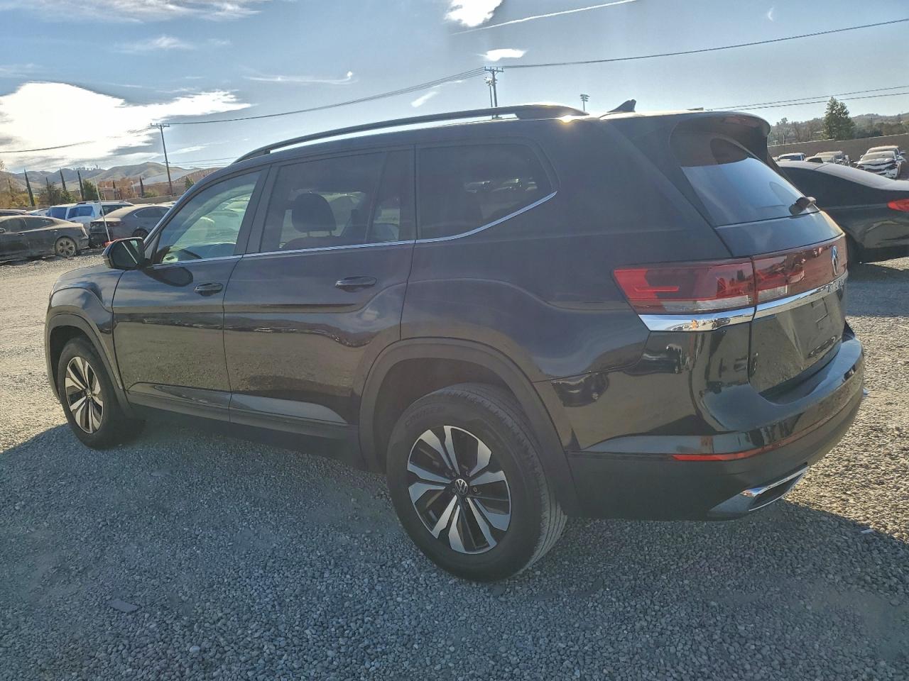 2024 VOLKSWAGEN ATLAS SE photo 2