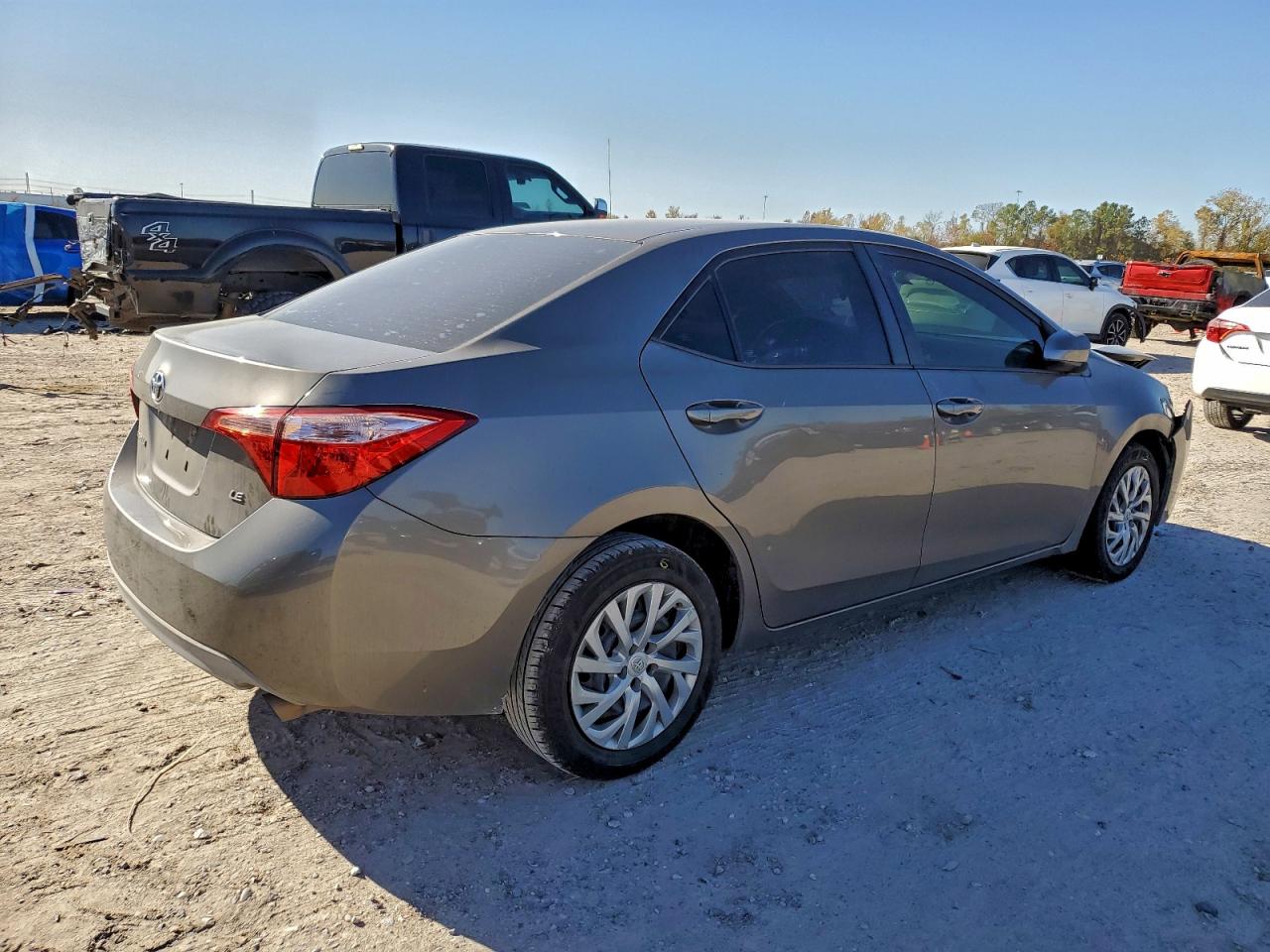 2018 TOYOTA COROLLA L photo 3