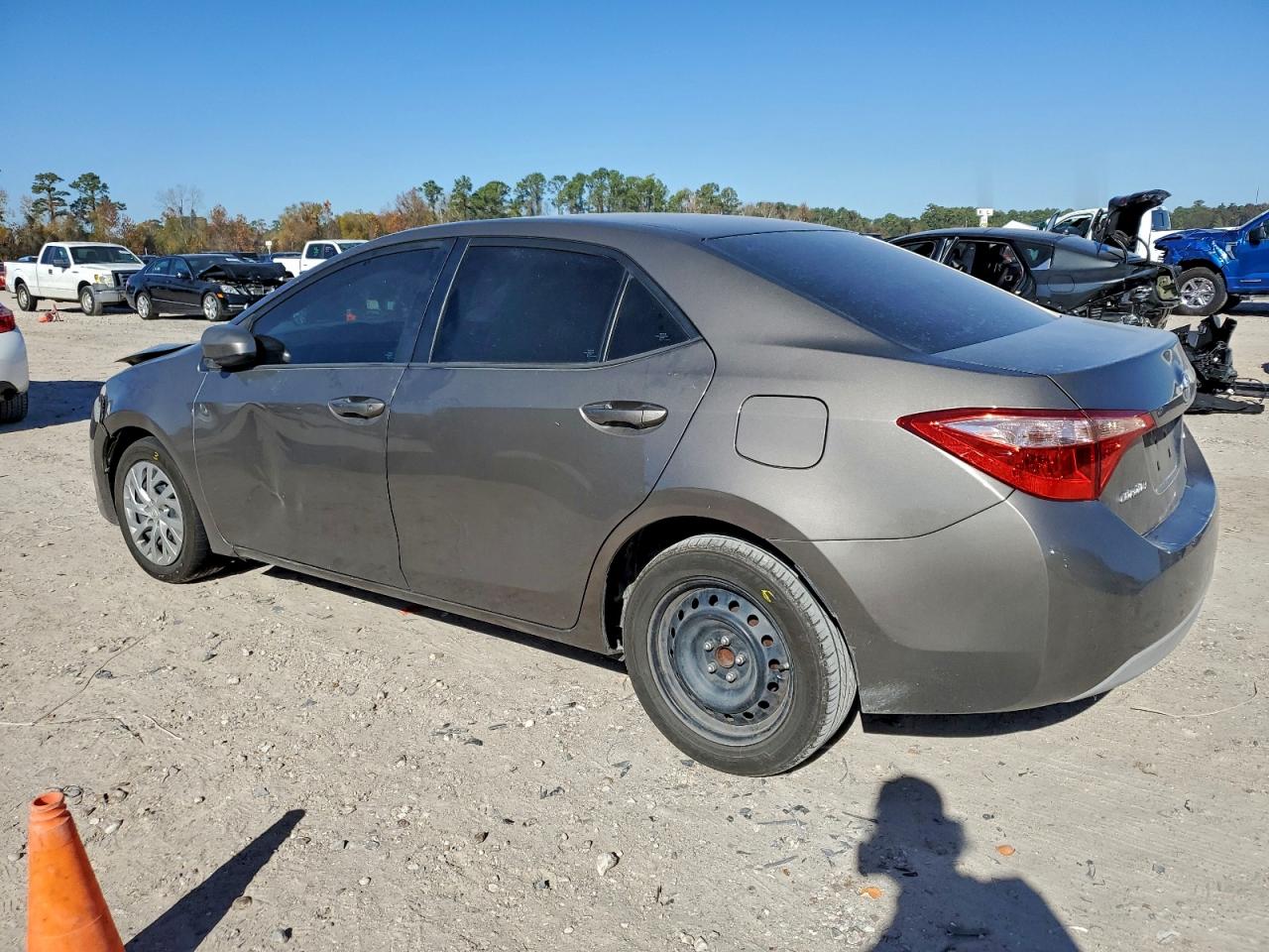 2018 TOYOTA COROLLA L photo 2