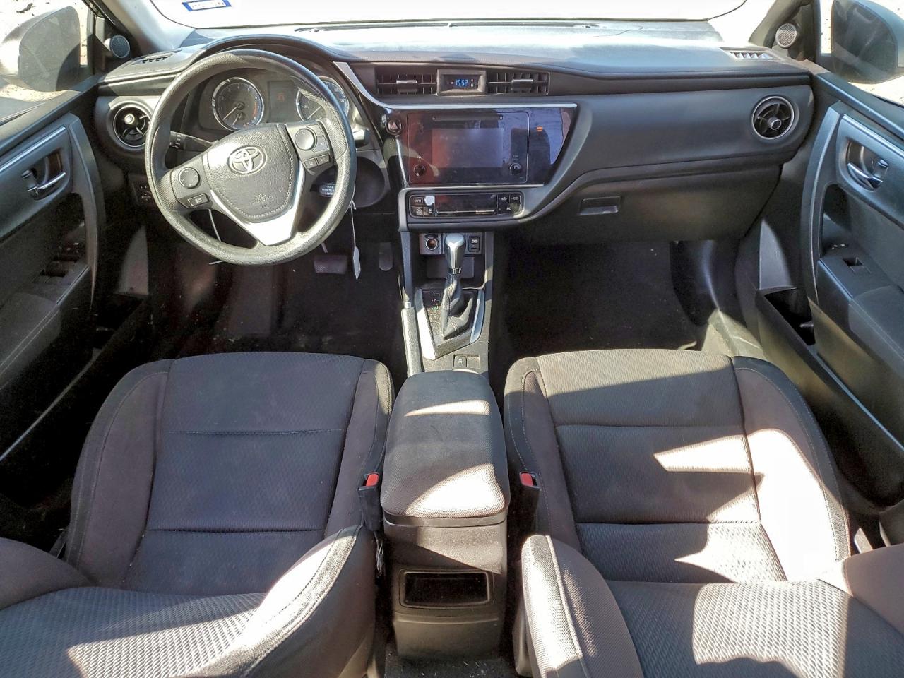 2018 TOYOTA COROLLA L photo 8