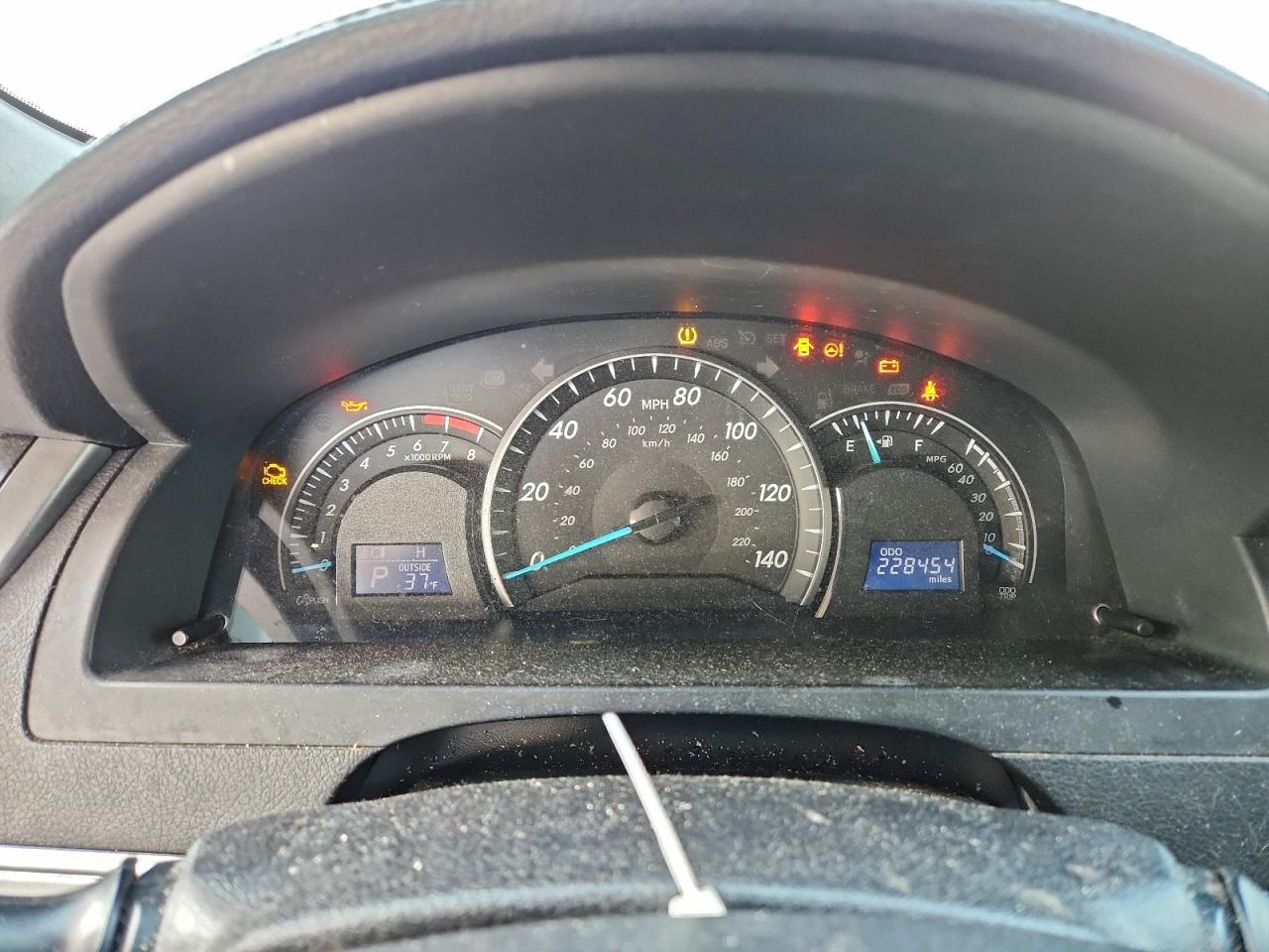 2013 TOYOTA CAMRY L photo 9
