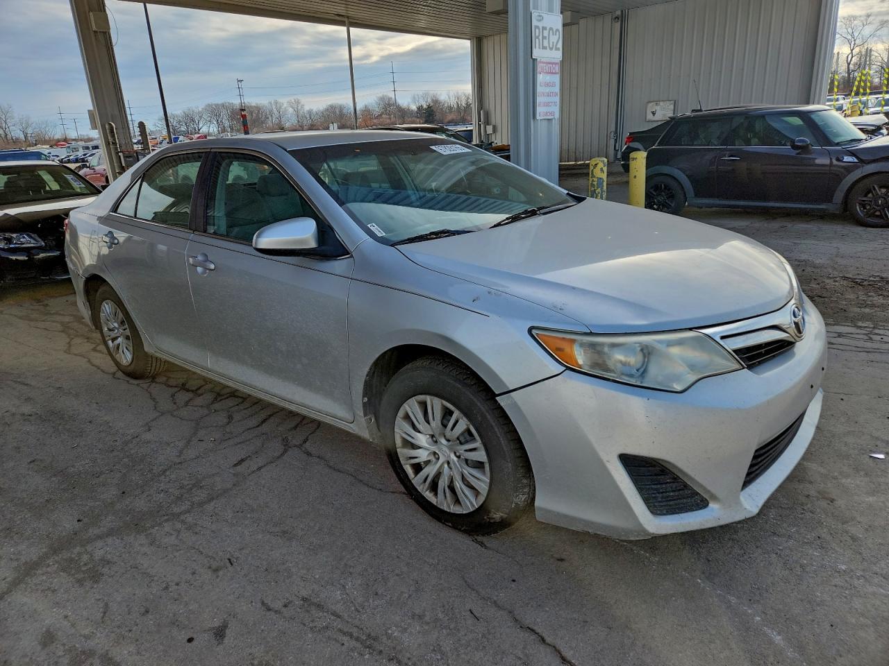 2013 TOYOTA CAMRY L photo 4