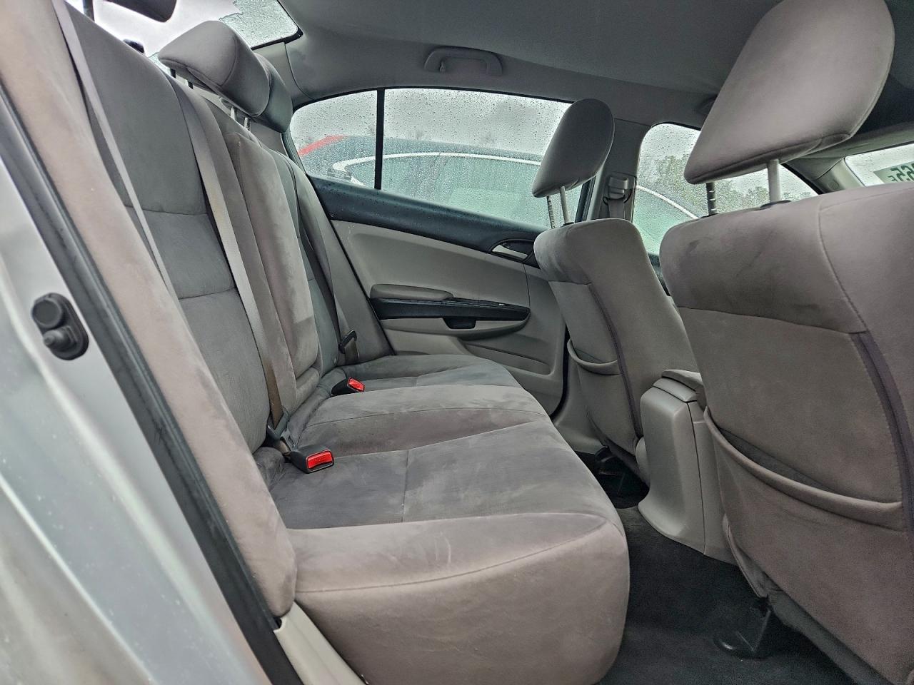 2011 HONDA ACCORD LX photo 19