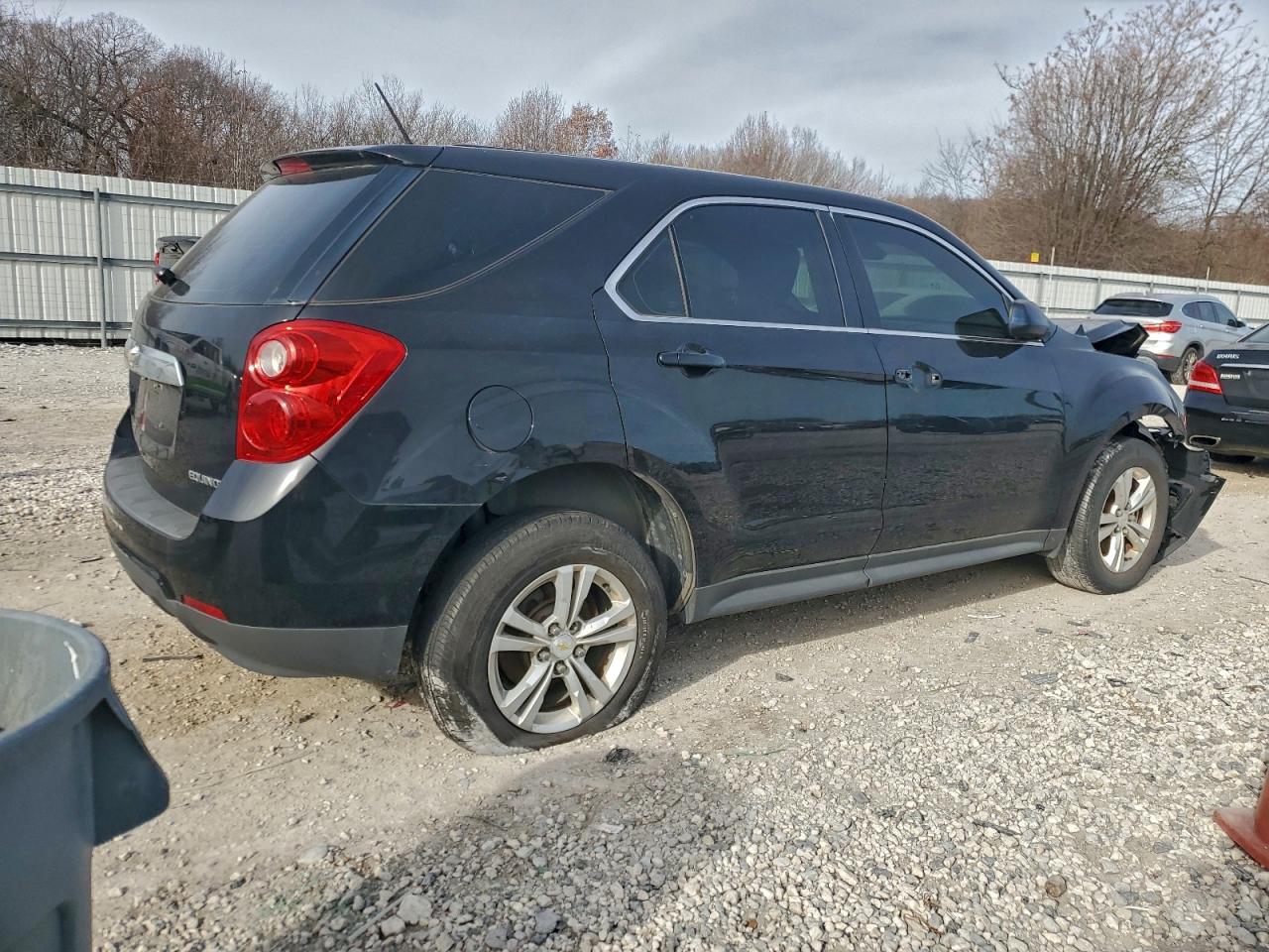 2013 CHEVROLET EQUINOX LS photo 3