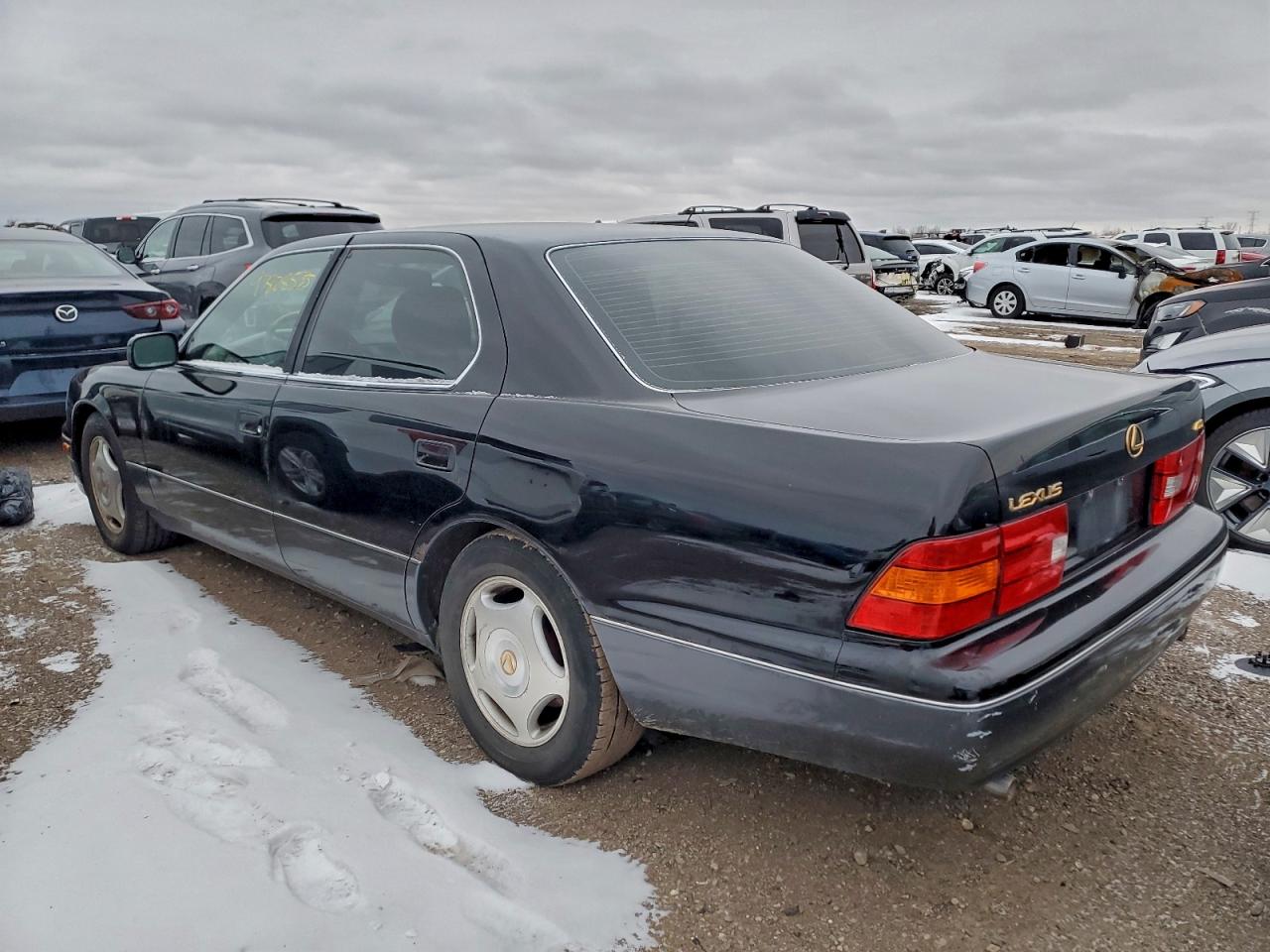 1999 LEXUS LS 400 photo 2