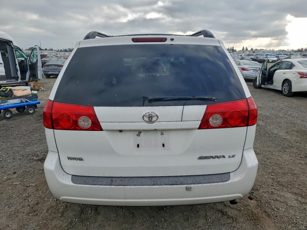 2008 TOYOTA SIENNA LE 8-PASSENGER photo 6