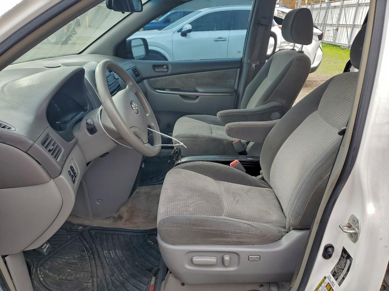 2008 TOYOTA SIENNA LE 8-PASSENGER photo 7
