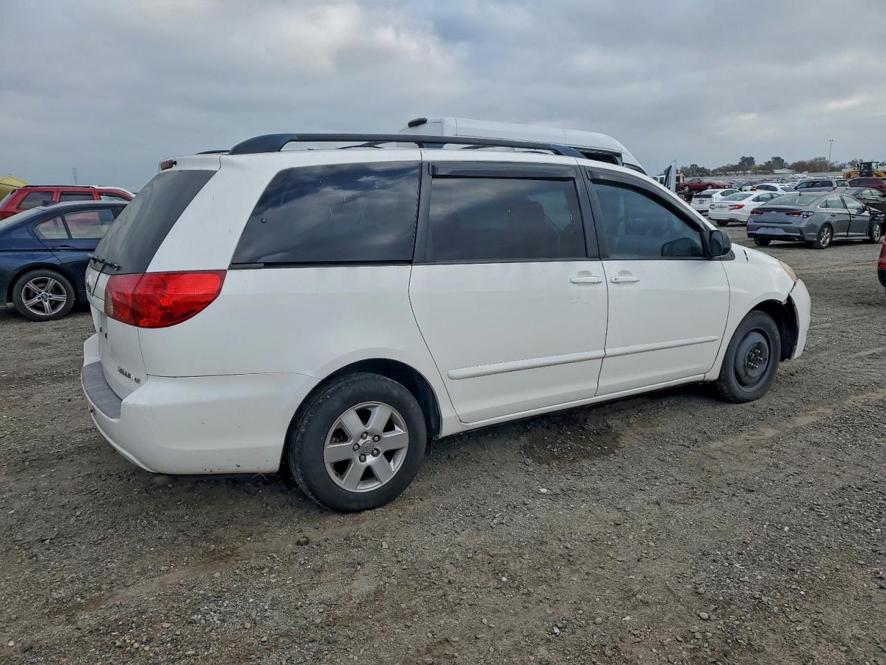 2008 TOYOTA SIENNA LE 8-PASSENGER photo 3