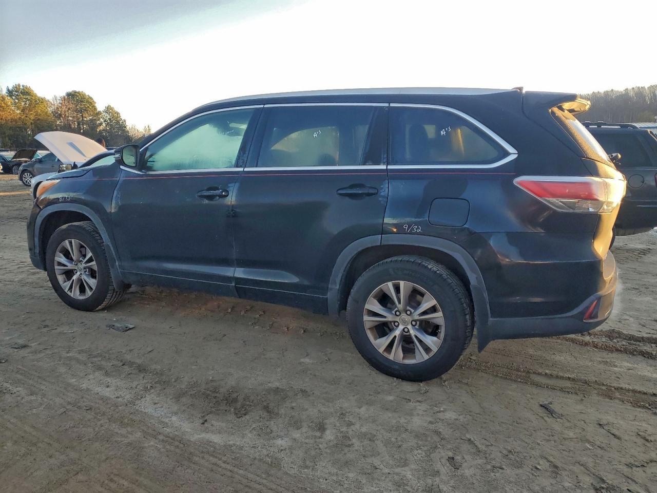 2014 TOYOTA HIGHLANDER XLE photo 2