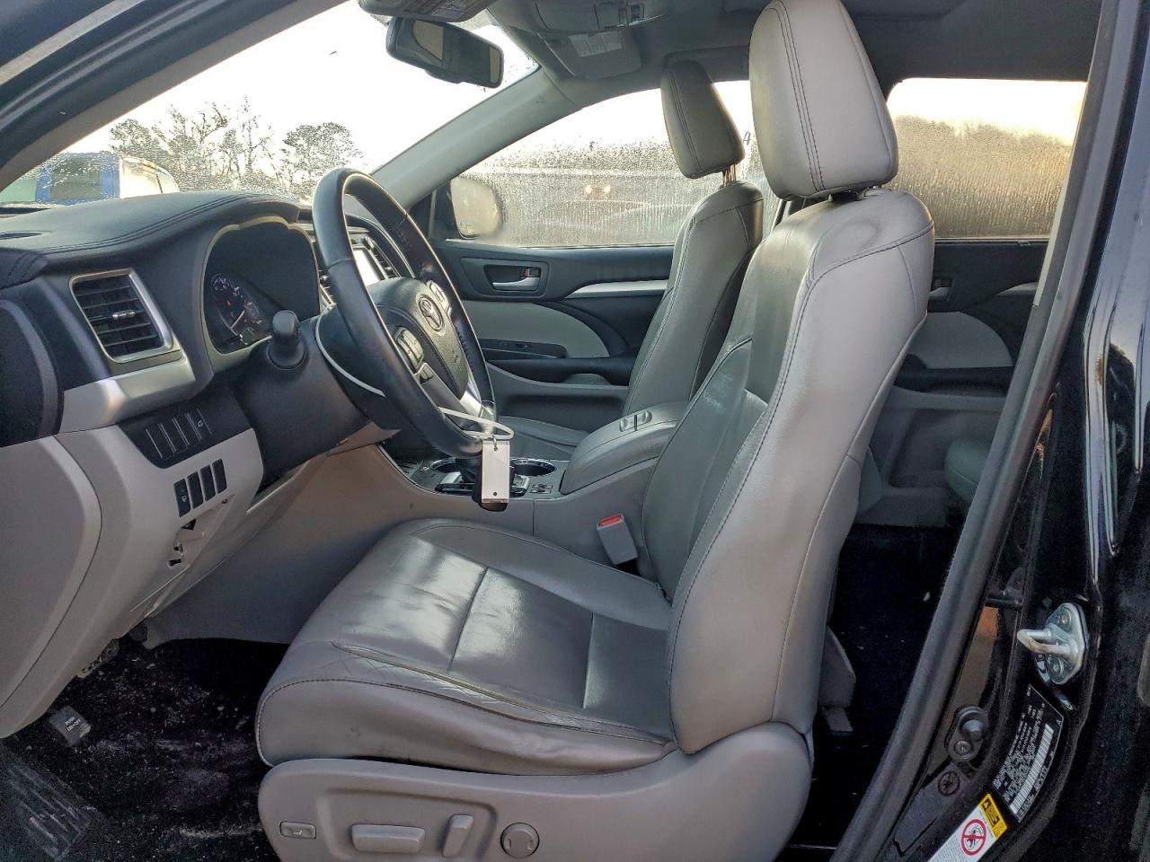 2014 TOYOTA HIGHLANDER XLE photo 7