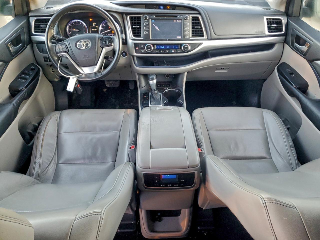 2014 TOYOTA HIGHLANDER XLE photo 8