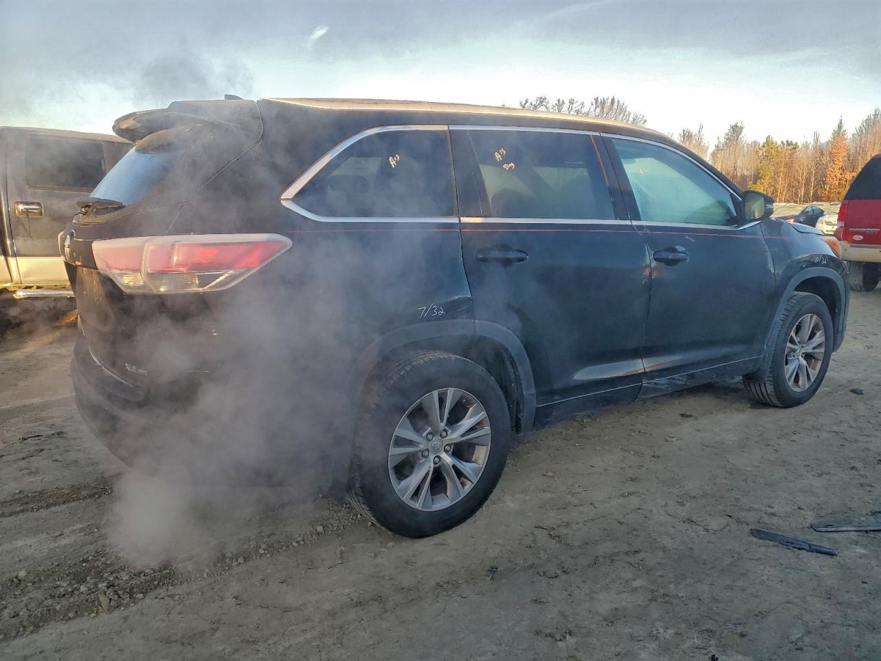 2014 TOYOTA HIGHLANDER XLE photo 3